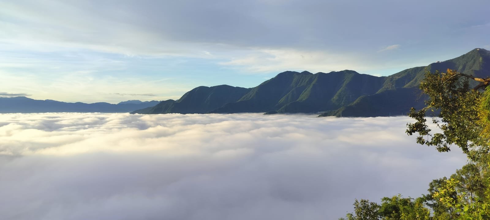  cloud below us view at Silauto View Resort